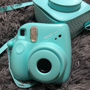 Polaroid instax mini 7+